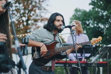 is bass guitar easy to learn
